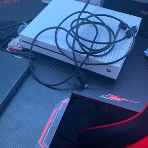 Xbox one S (no controller)